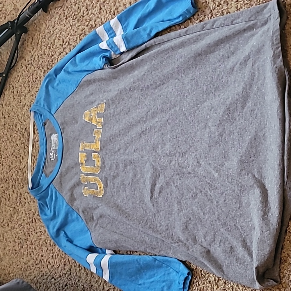 🍰LIKE NEW U.C.L.A WOMENS TSHIRT